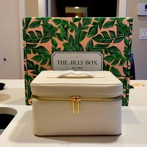 Samara x Jillian makeup case from Jilly Box Summer 2021! Never used. Sold out.